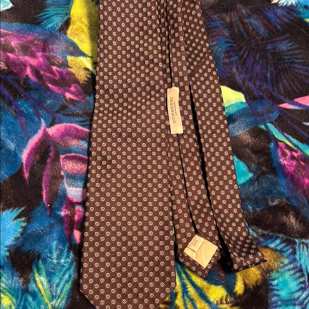 Classic Brown Silk Tie with Polka Dot Pattern